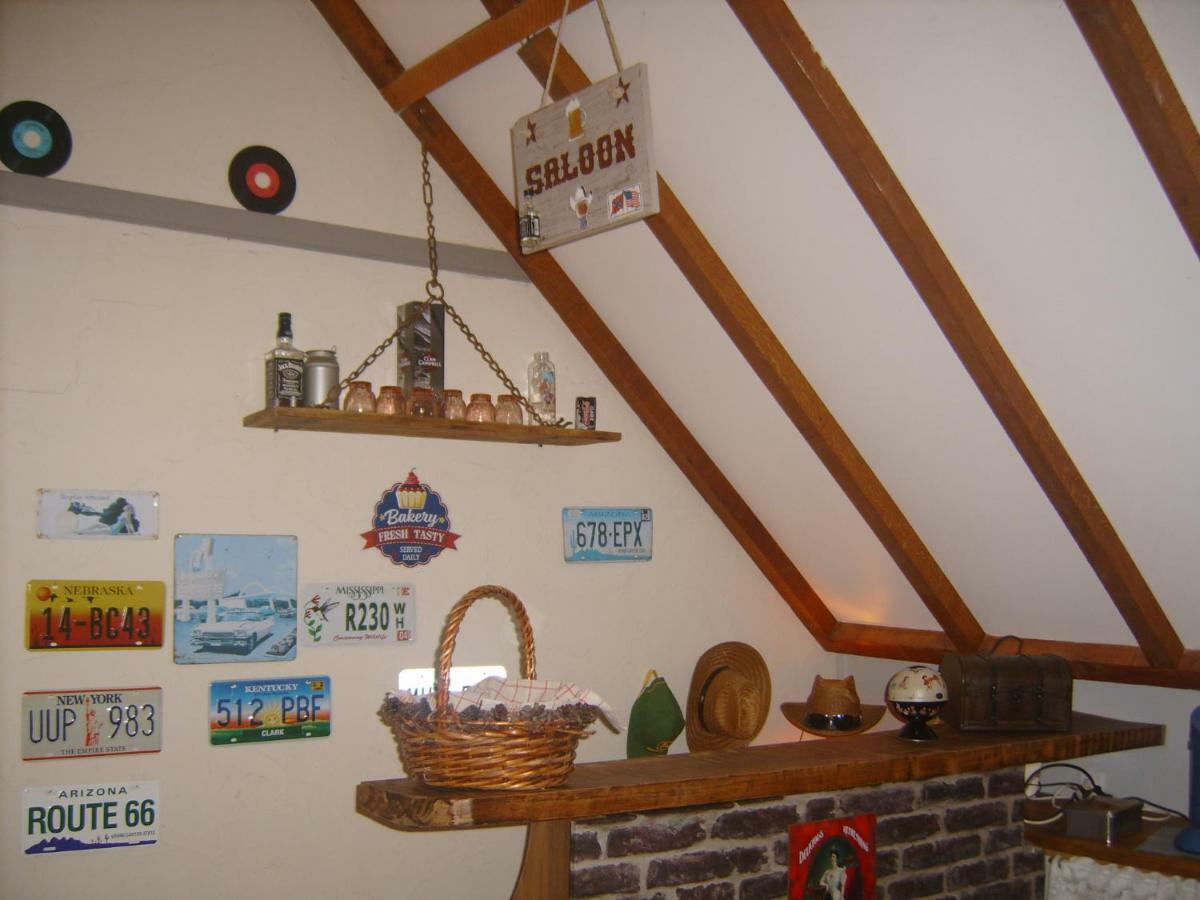 Chambre Campagnarde Du Gres Rouge De Beauval Exterior photo